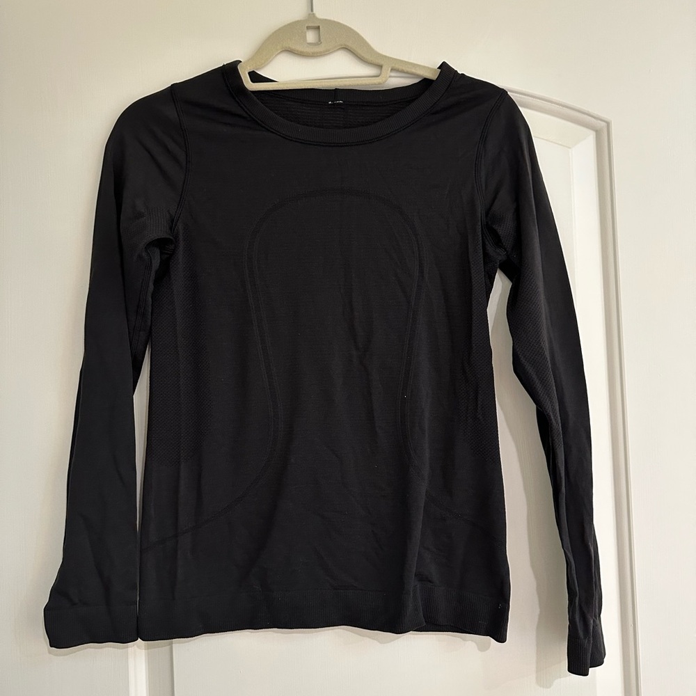 Lululemon black long sleeve shirt